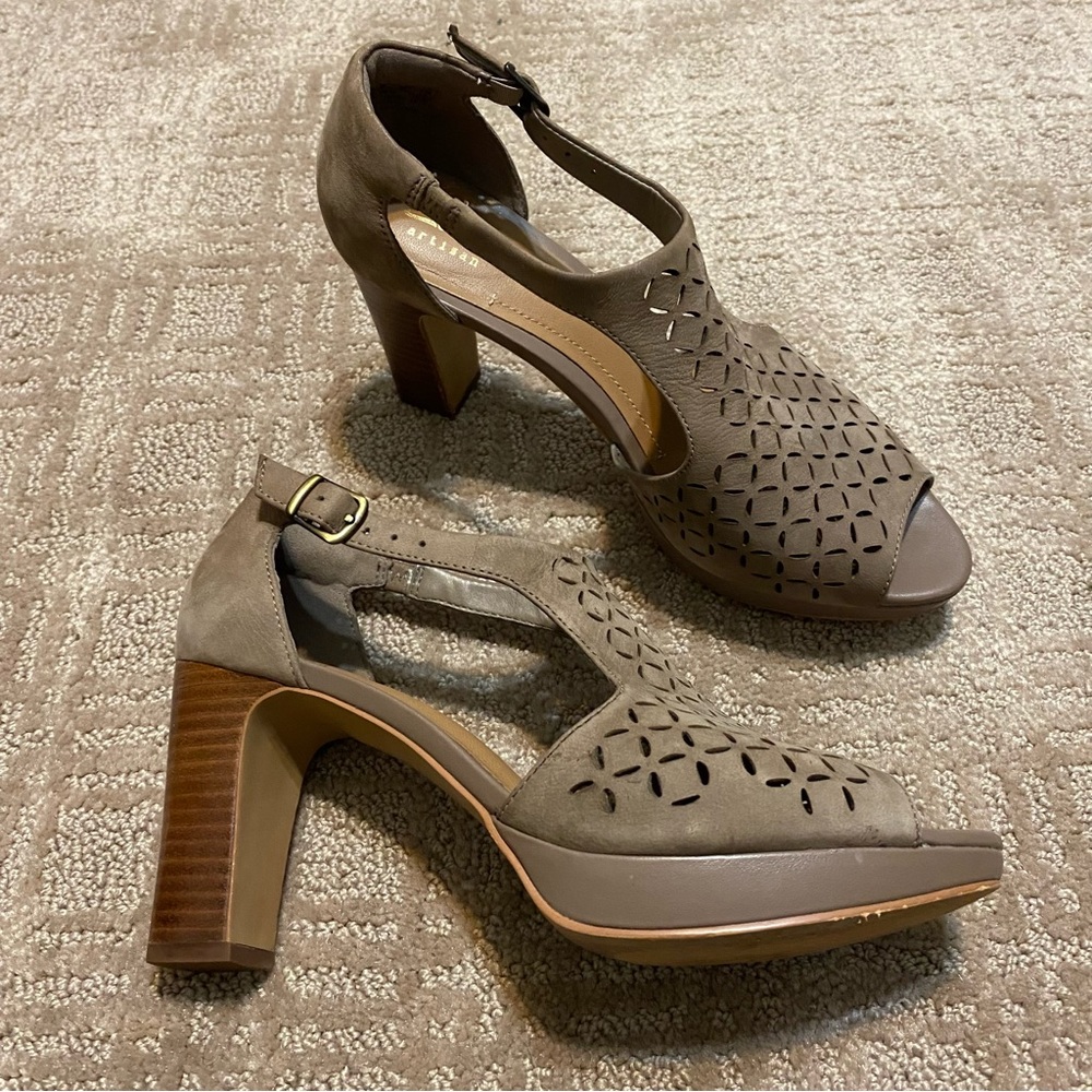 {Clarks} Artisan Peep Toe Block Heel Platform Sandals ~ Size 7 - Picture 2 of 16
